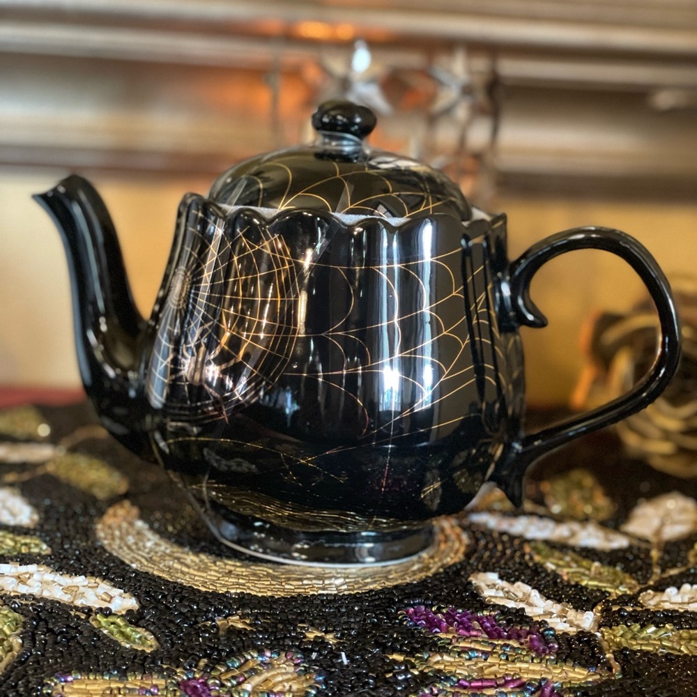 PARK CHATEAU NEW Spider Web Design Black And Gold Ceramic Teapot